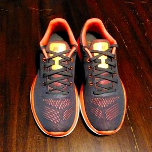 Nike Running Shoe w/ Reflected Heals!*